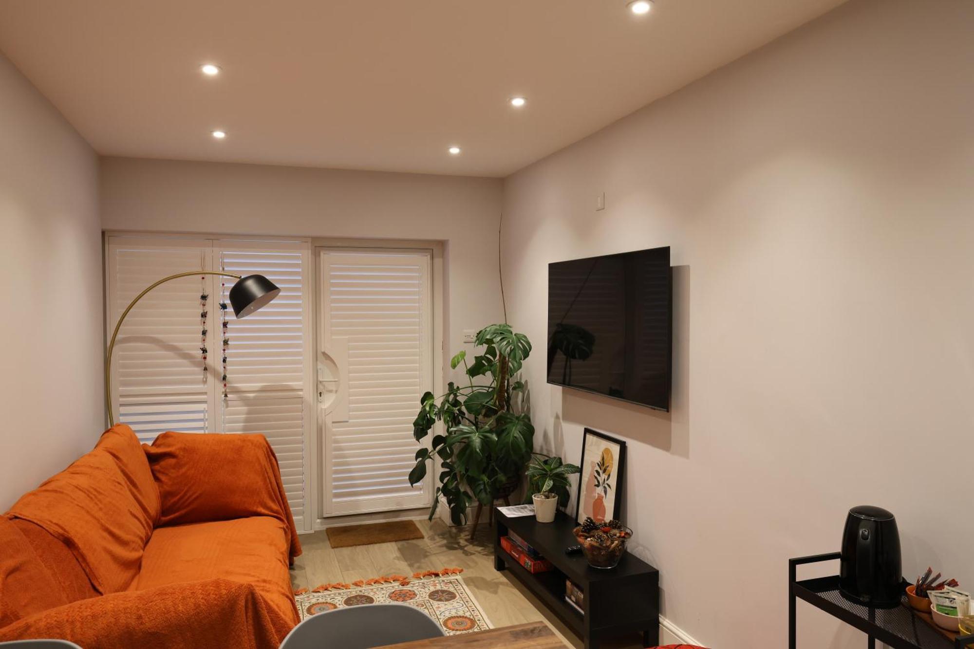 Апартаменты Little Vine - Beautiful Ground Floor Flat In South London Саттон Экстерьер фото